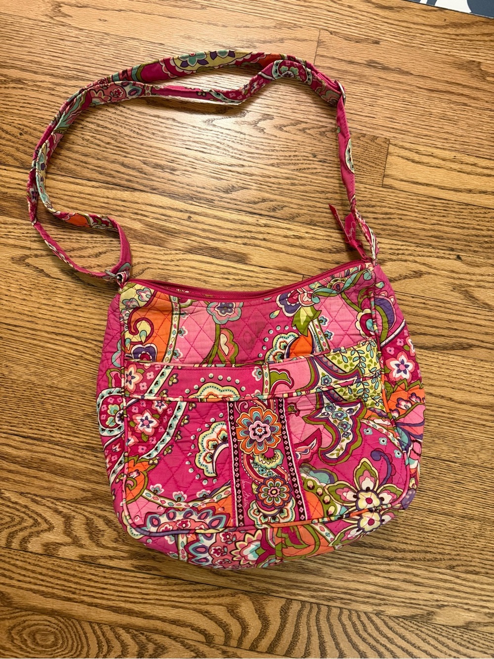 Vera Bradley โPink Swirlsโ (retired 2014-15 pattern) Quilted Crossbody Bag